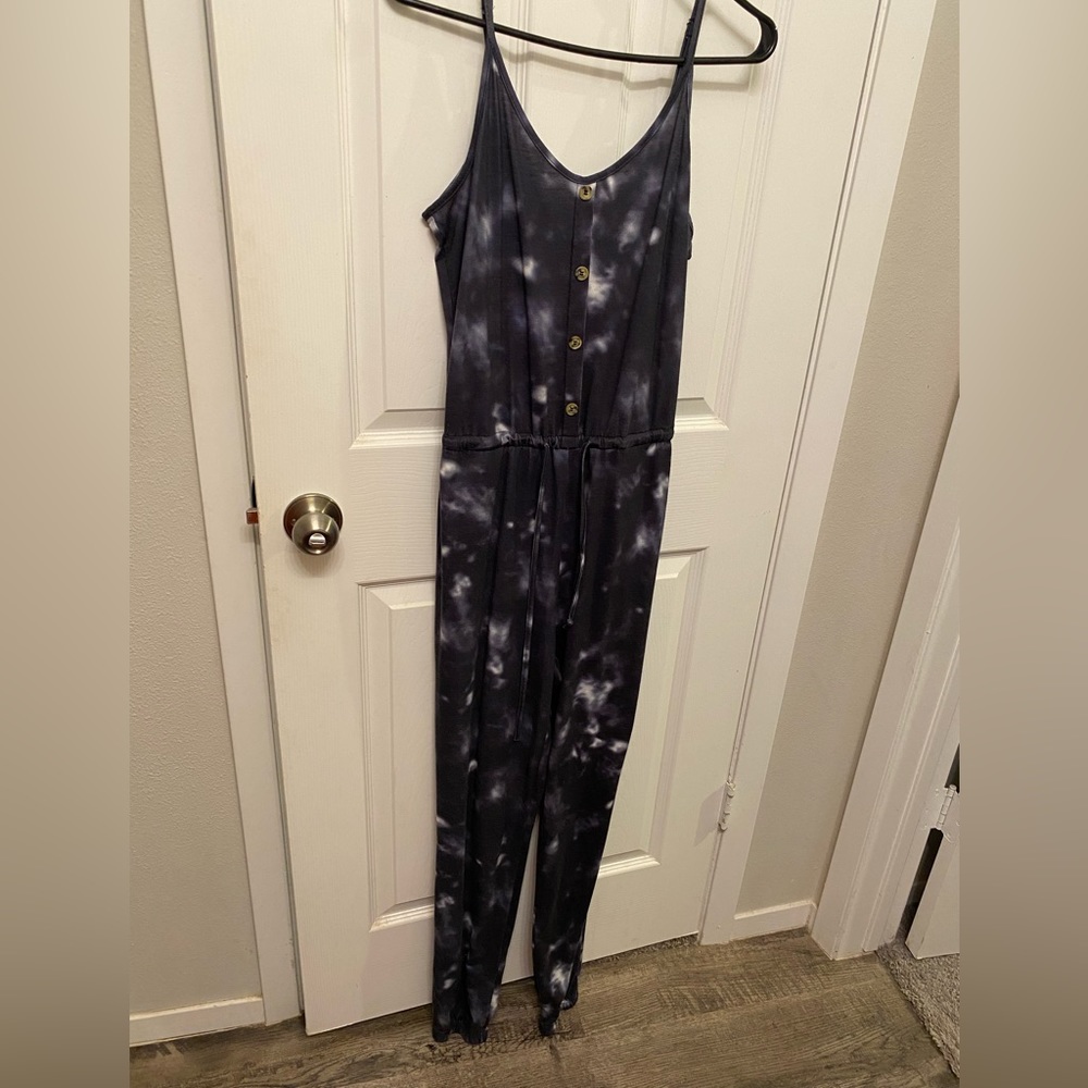 Women’s jumpsuit size small